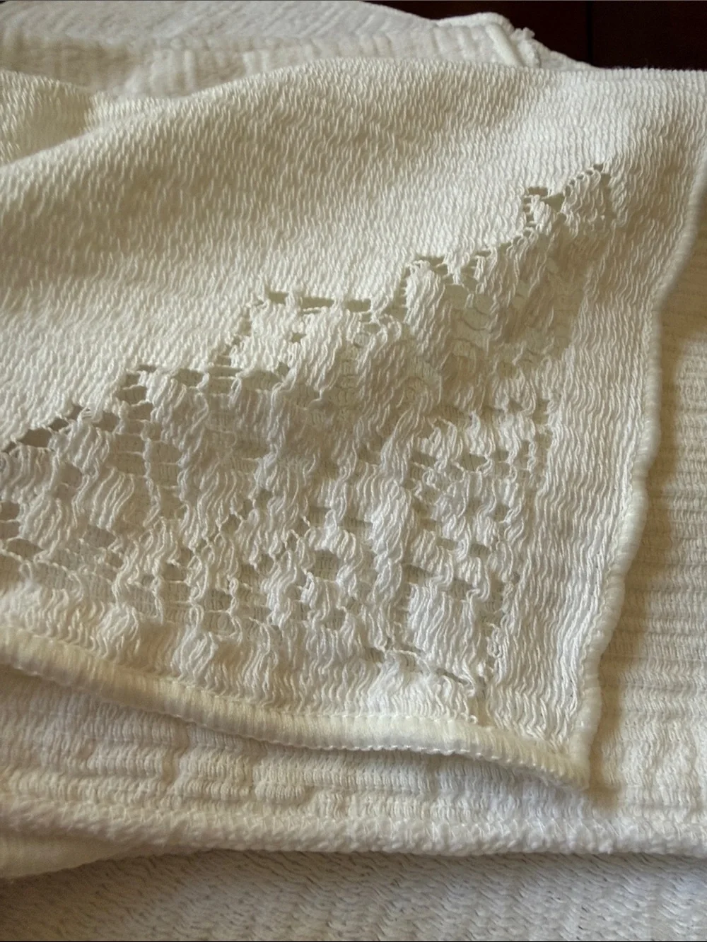VTG ca 1960’s French White cotton gauze lace Corner dinner Napkins Quaker style